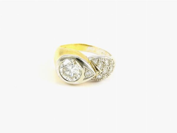 Anello in oro giallo e bianco con diamanti  - Asta Gioielli - II - Associazione Nazionale - Case d'Asta italiane