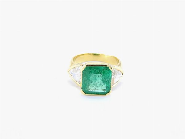 Anello in oro giallo con smeraldo e diamanti  - Asta Gioielli - II - Associazione Nazionale - Case d'Asta italiane