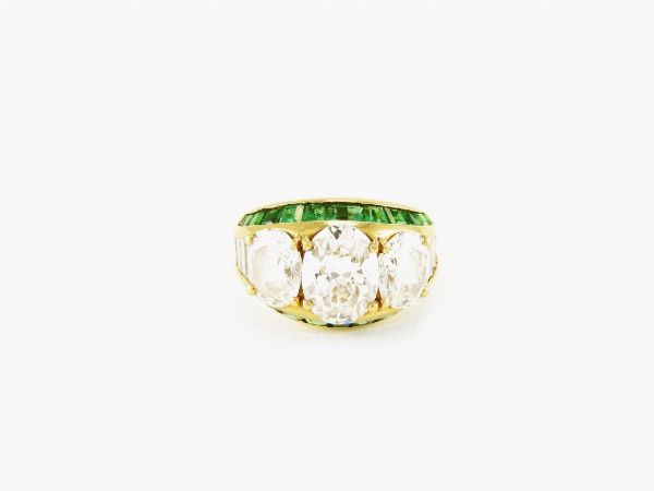 Anello a fascia in oro giallo con diamanti e smeraldi  - Asta Gioielli - II - Associazione Nazionale - Case d'Asta italiane