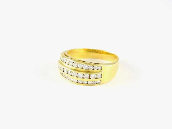 Anello a tre fasce in oro giallo con diamanti  - Asta Gioielli - II - Associazione Nazionale - Case d'Asta italiane