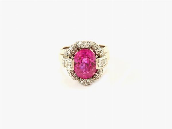 Anello in platino con diamanti e zaffiro rosa naturale  - Asta Gioielli - II - Associazione Nazionale - Case d'Asta italiane
