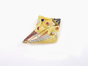 Spilla di design in oro giallo e bianco con diamanti, rubini e zaffiri  - Asta Gioielli - II - Associazione Nazionale - Case d'Asta italiane