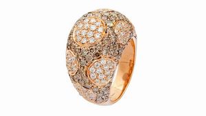 ANELLO - Peso gr 15 8 Misura 12 in oro rosa  sommit bombata  con pav di diamanti taglio brillante di colore brown per  [..]