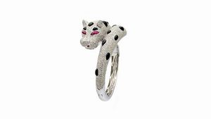 IMPORTANTE BRACCIALE - Peso gr 66 6 rigido  in oro bianco  a forma di giaguaro  con pav di diamanti taglio brillante per totali ct 12  [..]