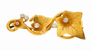 SPILLA - Peso gr 16 5 cm 6x2 5 in oro giallo  dorato  XIX secolo  lavorata a foglie d' edera e diamanti taglio brillante  [..]