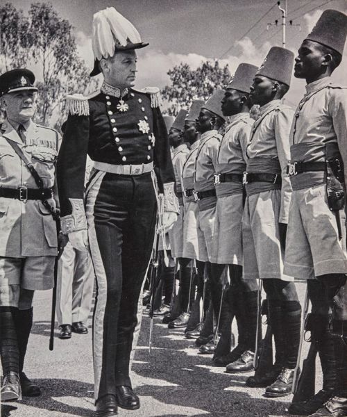 Rodger George : Sie Evelys Barring, gouvernateur du Kenya, 1953  - Asta Fotografia - Associazione Nazionale - Case d'Asta italiane