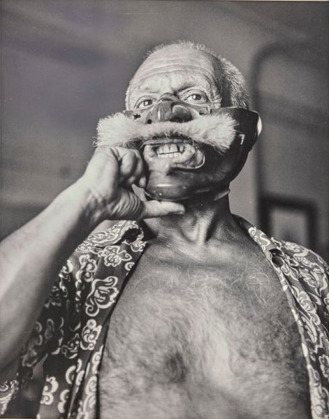 Capa Robert : Picasso. Le masque Japonais, 1949  - Asta Fotografia - Associazione Nazionale - Case d'Asta italiane