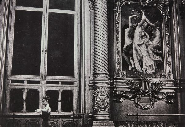 Sieff Jeanloup : Dans le foyer de l'Opra (Paris)  - Asta Fotografia - Associazione Nazionale - Case d'Asta italiane