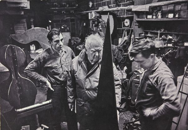 Morath Inge : Alexander Calder, Waterbury foundry  - Asta Fotografia - Associazione Nazionale - Case d'Asta italiane