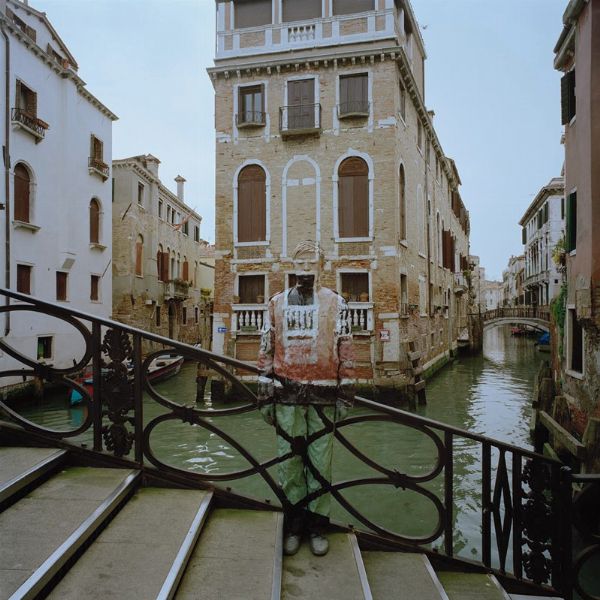Bolin Liu : Hiding in Italy. Ponte dei Conzafelzi Venezia, 2010  - Asta Fotografia - Associazione Nazionale - Case d'Asta italiane