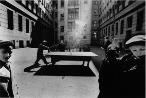 Klein William : Ping-Pong  - Asta Fotografia - Associazione Nazionale - Case d'Asta italiane