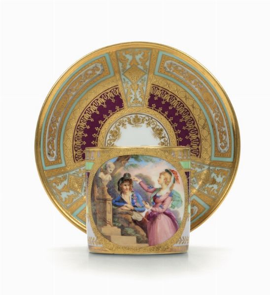Tazza e un piattino Probabilmente Boemia, fine del XIX secolo  - Asta Maioliche e Porcellane - Associazione Nazionale - Case d'Asta italiane