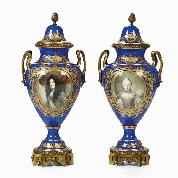 Coppia di vasi Francia, seconda met del XIX secolo  - Asta Maioliche e Porcellane - Associazione Nazionale - Case d'Asta italiane