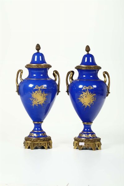 Coppia di vasi Francia, seconda met del XIX secolo  - Asta Maioliche e Porcellane - Associazione Nazionale - Case d'Asta italiane