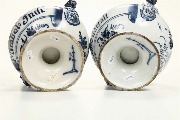 Coppia di vasi da elettuari con coperchi Savona o Albisola, XVIII secolo  - Asta Maioliche e Porcellane - Associazione Nazionale - Case d'Asta italiane
