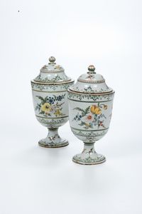 Coppia di vasi Faenza, fine del XVIII secolo  - Asta Maioliche e Porcellane - Associazione Nazionale - Case d'Asta italiane