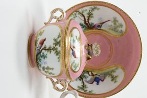Due tazze da brodo Svres, XVIII secolo  - Asta Maioliche e Porcellane - Associazione Nazionale - Case d'Asta italiane