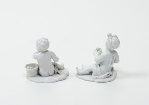 Coppia di figurine Venezia, Manifattura Cozzi, 1770 circa  - Asta Maioliche e Porcellane - Associazione Nazionale - Case d'Asta italiane