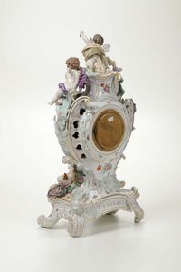Grande orologio Fabbrica indeterminata, probabilmente Dresda, fine del XIX secolo  - Asta Maioliche e Porcellane - Associazione Nazionale - Case d'Asta italiane