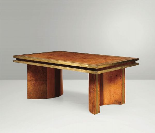Tavolo con struttura in legno e rivestimenti in radica e ottone.  - Asta Design - Associazione Nazionale - Case d'Asta italiane