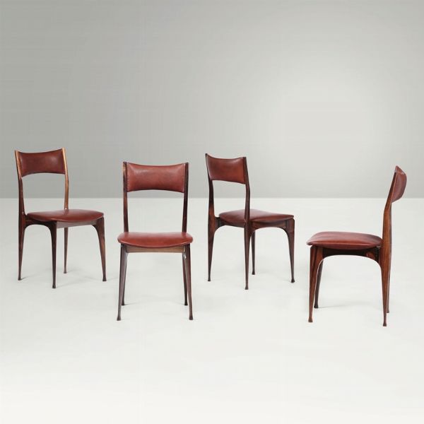 Quattro sedie in legno di palissandro con rivestimenti in skai.  - Asta Design - Associazione Nazionale - Case d'Asta italiane