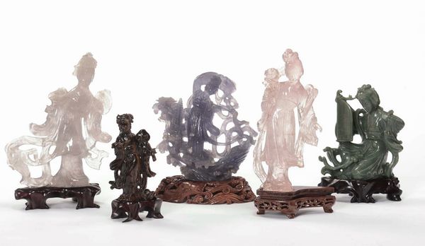 Lotto di cinque Guanyin in pietre dure, Cina, XX secolo  - Asta Chinese Works of Art - Associazione Nazionale - Case d'Asta italiane