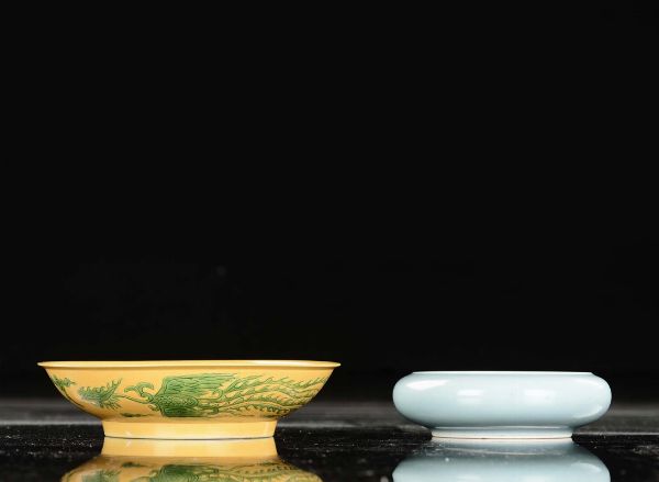 Due ciotole in porcellana, una turchese e una sancai con fenice, Cina, Dinastia Qing, XIX secolo  - Asta Chinese Works of Art - Associazione Nazionale - Case d'Asta italiane