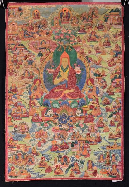 Tanka su carta con molte divinit e figura di Lama centrale, Tibet, XIX secolo  - Asta Chinese Works of Art - Associazione Nazionale - Case d'Asta italiane