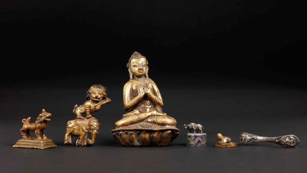 Sei piccoli pezzi in argento e rame dorato, Tibet, XVII secolo  - Asta Chinese Works of Art - Associazione Nazionale - Case d'Asta italiane