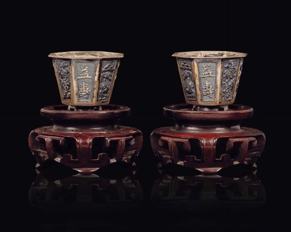 Coppia di coppette in argento con iscrizioni, Cina, Dinastia Qing, fine XIX secolo  - Asta Chinese Works of Art - Associazione Nazionale - Case d'Asta italiane