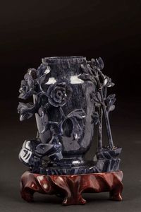 Vasetto scolpito in lapislazzulo con rami a rilievo, Cina, XX secolo  - Asta Chinese Works of Art - Associazione Nazionale - Case d'Asta italiane