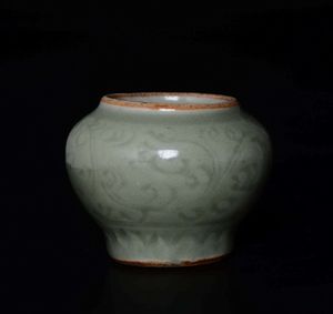 Vasetto in porcellana Celadon, Cina, Dinastia Qing, XIX secolo  - Asta Chinese Works of Art - Associazione Nazionale - Case d'Asta italiane