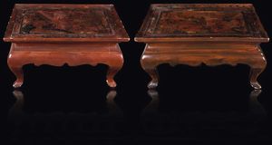 Coppia di tavolini da the in legno e lacca con immagini di Guanyin, Cina, Dinastia Qing, XIX secolo  - Asta Chinese Works of Art - Associazione Nazionale - Case d'Asta italiane