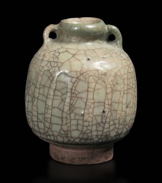 Vaso a doppia ansa in porcellana Guan, Cina, Dinastia Song (960-1279)  - Asta Fine Chinese Works of Art - Associazione Nazionale - Case d'Asta italiane