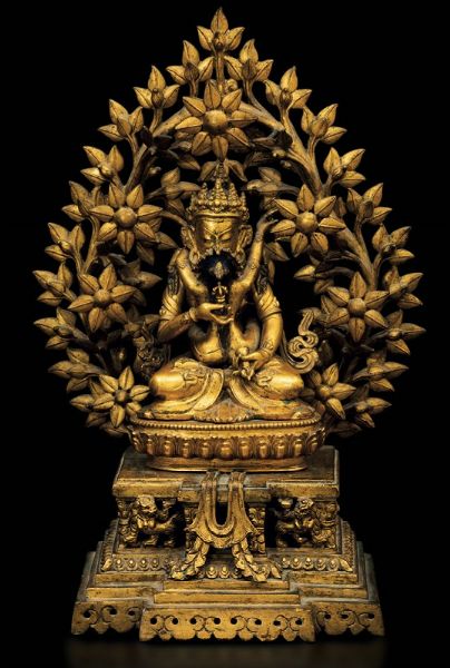 Importante figura di Sakyamuni in Yab-yum seduto su loto entro aura con fiori in bronzo dorato, Nepal, fine XVII secolo  - Asta Fine Chinese Works of Art - Associazione Nazionale - Case d'Asta italiane