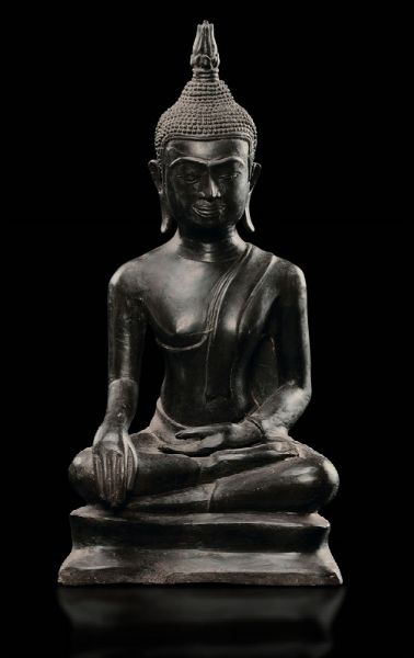 Figura di Buddha Sakyamuni in bronzo, Thailandia, XIX secolo  - Asta Fine Chinese Works of Art - Associazione Nazionale - Case d'Asta italiane
