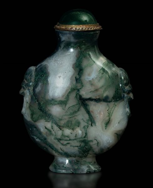 Snuff bottle in giada con mascheroni e tappo verde, Cina, XX secolo  - Asta Fine Chinese Works of Art - Associazione Nazionale - Case d'Asta italiane