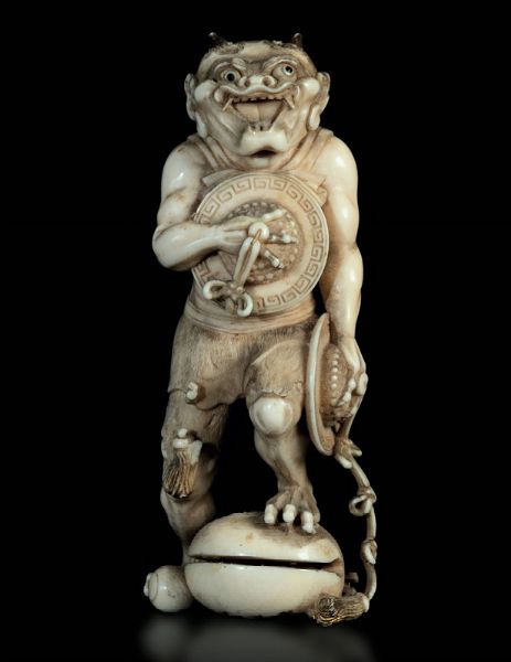 Figura di demone scolpita in avorio, Giappone, inizio XX secolo  - Asta Fine Chinese Works of Art - Associazione Nazionale - Case d'Asta italiane