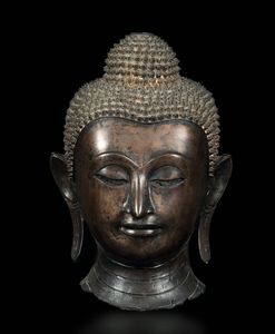 Testa di Buddha in bronzo dorato, Thailandia, Ayutthaya, XVII secolo  - Asta Fine Chinese Works of Art - Associazione Nazionale - Case d'Asta italiane