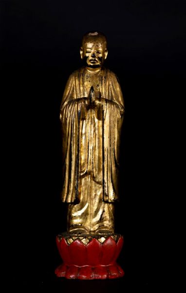 Figura di Loan eretto su doppio loto in legno dorato e laccato, Giappone, XIX secolo  - Asta Arte Orientale - Associazione Nazionale - Case d'Asta italiane