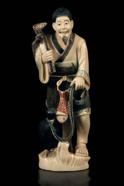 Figura di pescatore scolpita in avorio, Cina, inizi XX secolo  - Asta Arte Orientale - Associazione Nazionale - Case d'Asta italiane