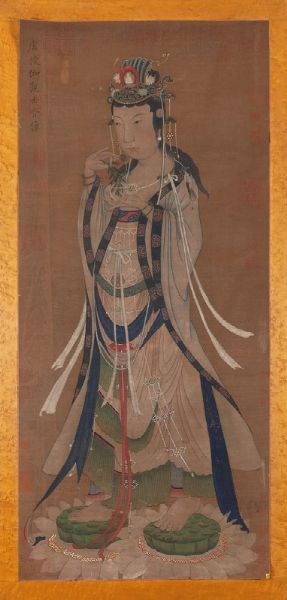 Dipinto su carta raffigurante Guanyin con iscrizione, Cina, XIX secolo  - Asta Arte Orientale - Associazione Nazionale - Case d'Asta italiane