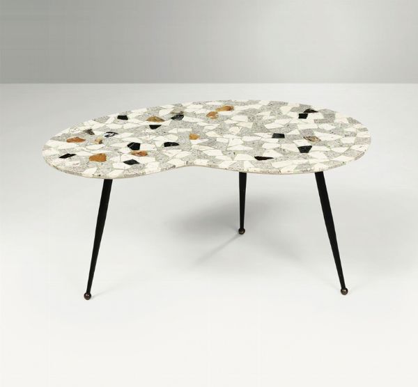 Tavolo basso con struttura in metallo laccato e piano in marmo.  - Asta Design - Associazione Nazionale - Case d'Asta italiane