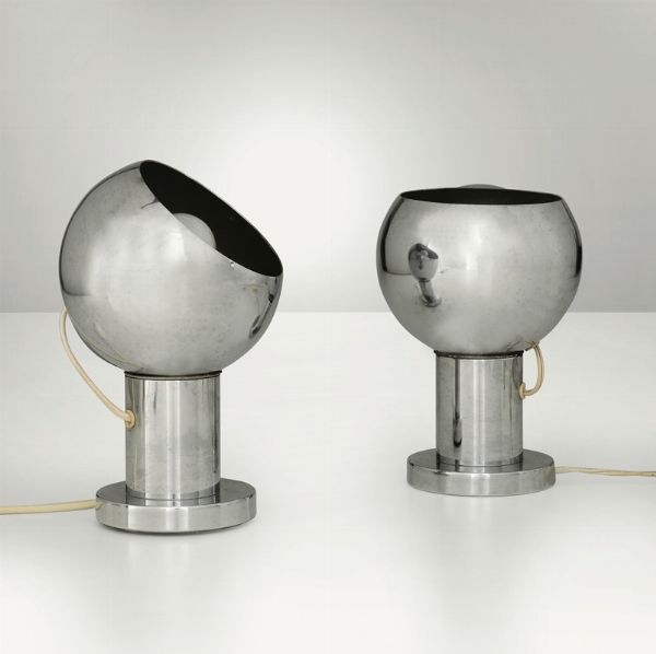 Due lampade da tavolo con struttura in metallo cromato.  - Asta Design - Associazione Nazionale - Case d'Asta italiane