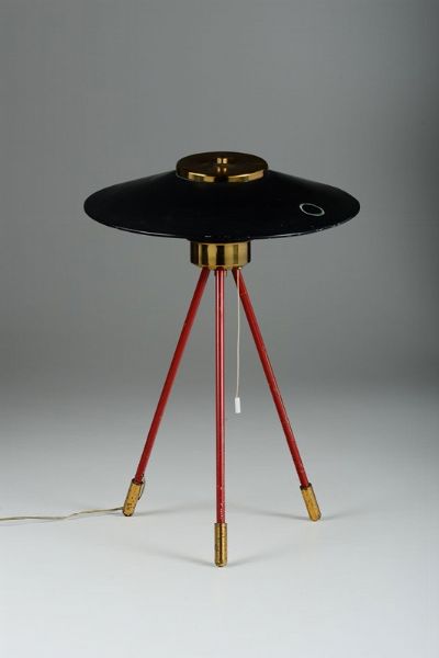Lampada da tavolo con struttura in ottone e ottone laccato.  - Asta Design - Associazione Nazionale - Case d'Asta italiane