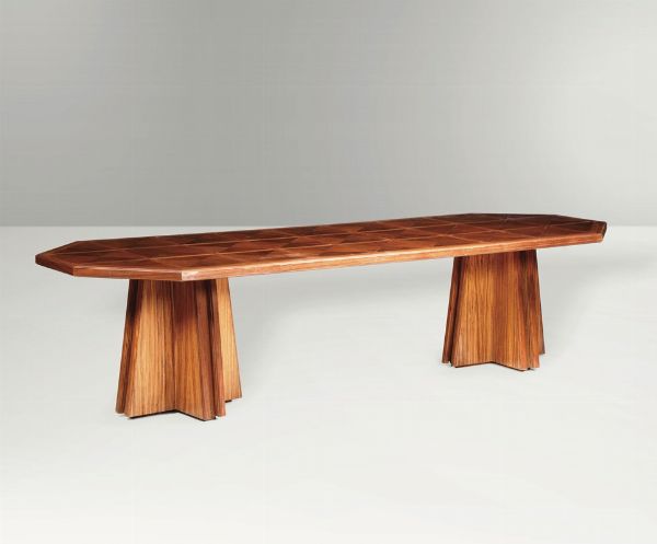 Grande tavolo in legno con piano ottagonale.  - Asta Design - Associazione Nazionale - Case d'Asta italiane