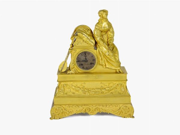 Orologio da camino in bronzo dorato  - Asta Arte moderna e contemporanea / Arredi, Argenti e Dipinti Antichi - Associazione Nazionale - Case d'Asta italiane