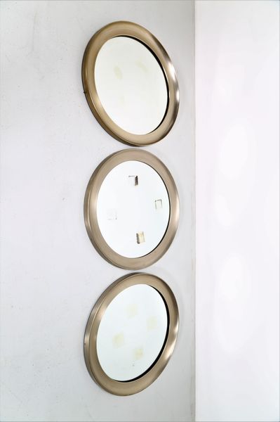 MAZZA SERGIO (n. 1931) : Tre specchiere in alluminio e vetro  per Artemide anni 60  - Asta ASTA 257 DESIGN (ONLINE) - Associazione Nazionale - Case d'Asta italiane