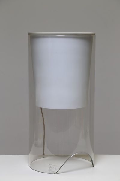 CASTIGLIONI ACHILLE (1918 - 2002) : Lampada da tavolo in cristallo trasparente e vetro bianco opalino  mod. Aoy  per Flos 1975  - Asta ASTA 257 DESIGN (ONLINE) - Associazione Nazionale - Case d'Asta italiane
