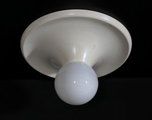 ACHILLE & PIERGIACOMO CASTIGLIONI (1918 - 2002) - Lampada da parete-soffitto  in metallo laccato e vetro opalino  mod. Light Ball per Flos anni 60